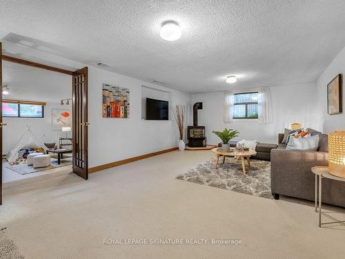 9 Overton Pl, Toronto, ON - Indoor Photo Showing Living Room