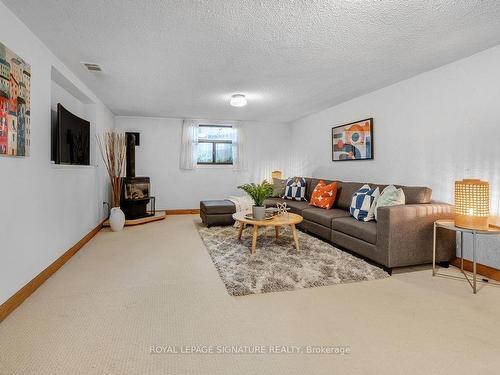 9 Overton Pl, Toronto, ON - Indoor Photo Showing Living Room