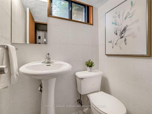 9 Overton Pl, Toronto, ON - Indoor Photo Showing Bathroom