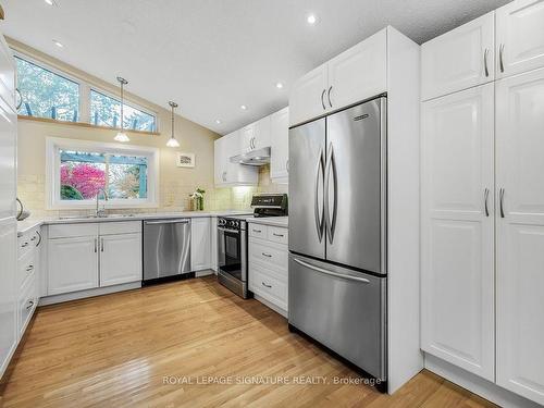 9 Overton Pl, Toronto, ON - Indoor Photo Showing Kitchen With Upgraded Kitchen