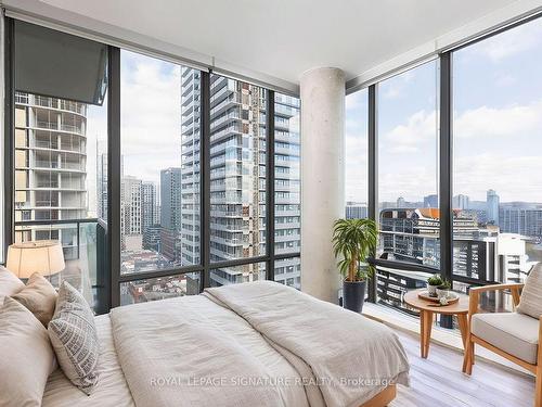 2006-33 Lombard St, Toronto, ON - Indoor Photo Showing Bedroom