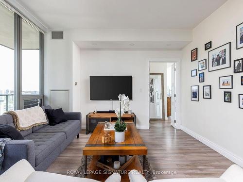 2006-33 Lombard St, Toronto, ON - Indoor Photo Showing Living Room