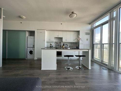 P309-426 University Ave, Toronto, ON - Indoor Photo Showing Kitchen