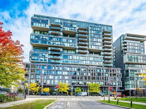 814-111 Bathurst St, Toronto, ON - Outdoor With Facade