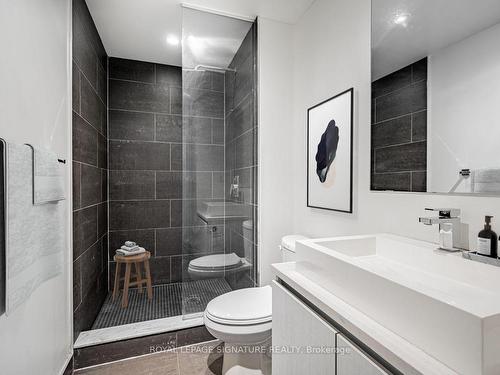 814-111 Bathurst St, Toronto, ON - Indoor Photo Showing Bathroom