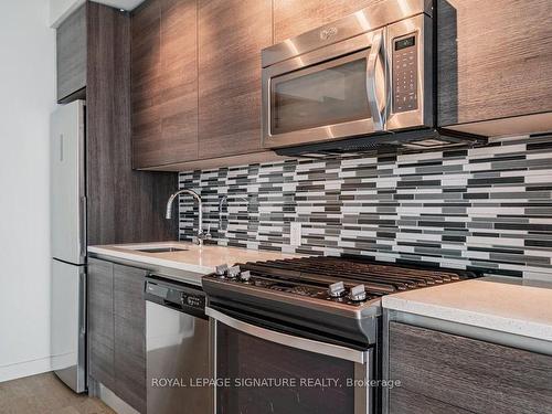 814-111 Bathurst St, Toronto, ON - Indoor Photo Showing Kitchen With Double Sink