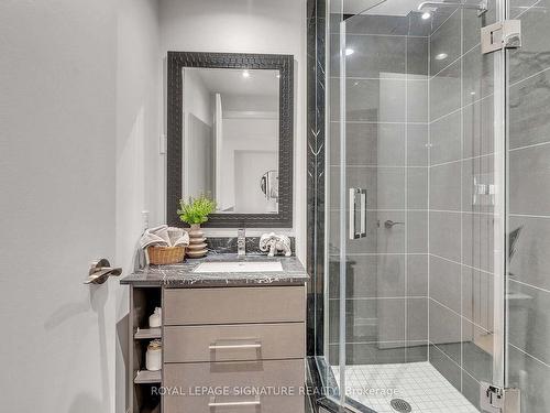 218-21 Clairtrell Rd, Toronto, ON - Indoor Photo Showing Bathroom