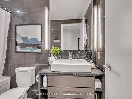 218-21 Clairtrell Rd, Toronto, ON - Indoor Photo Showing Bathroom