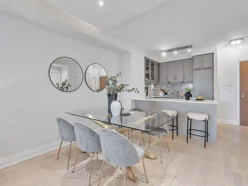 218-21 Clairtrell Rd, Toronto, ON - Indoor Photo Showing Dining Room