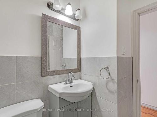 2977 Lawrence Ave E, Toronto, ON - Indoor Photo Showing Bathroom