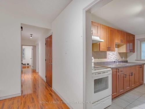 2977 Lawrence Ave E, Toronto, ON - Indoor Photo Showing Kitchen