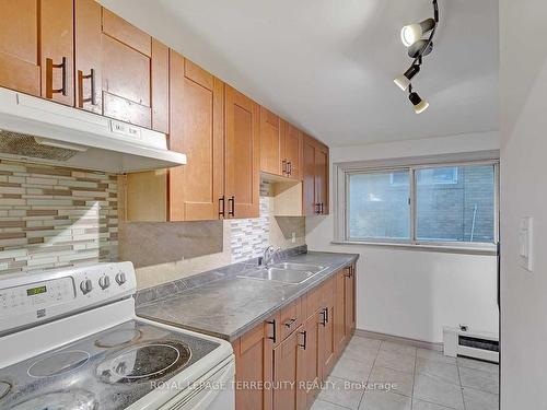 2977 Lawrence Ave E, Toronto, ON - Indoor Photo Showing Kitchen