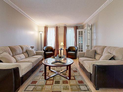 135 William Stephenson Dr, Whitby, ON - Indoor Photo Showing Living Room