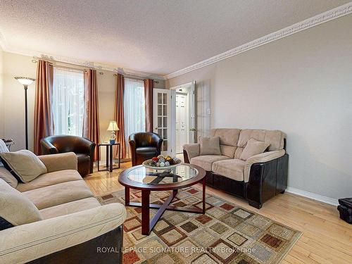 135 William Stephenson Dr, Whitby, ON - Indoor Photo Showing Living Room