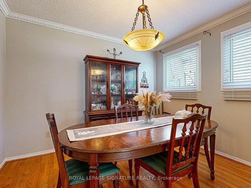 135 William Stephenson Dr, Whitby, ON - Indoor Photo Showing Dining Room