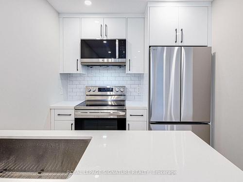 Laneway-20 Kewbeach Ave, Toronto, ON - Indoor Photo Showing Kitchen With Upgraded Kitchen