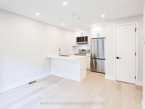 Laneway-20 Kewbeach Ave, Toronto, ON - Indoor Photo Showing Kitchen