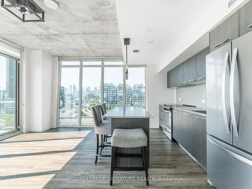 715-15 Baseball Pl, Toronto, ON - Indoor Photo Showing Kitchen With Upgraded Kitchen