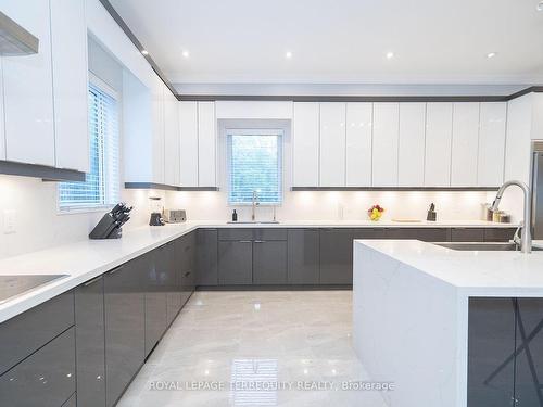 2-9411 Concession Rd, Uxbridge, ON - Indoor Photo Showing Kitchen With Upgraded Kitchen