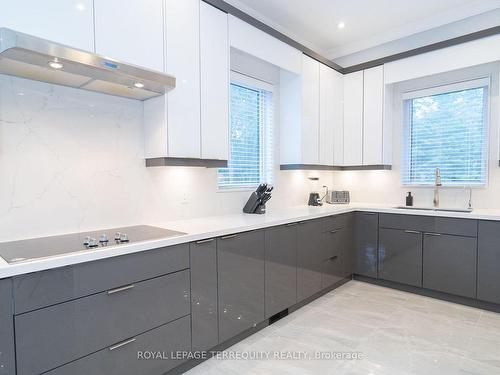 2-9411 Concession Rd, Uxbridge, ON - Indoor Photo Showing Kitchen With Upgraded Kitchen