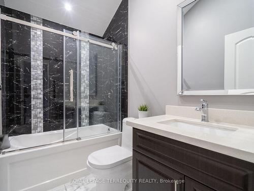 2-9411 Concession Rd, Uxbridge, ON - Indoor Photo Showing Bathroom