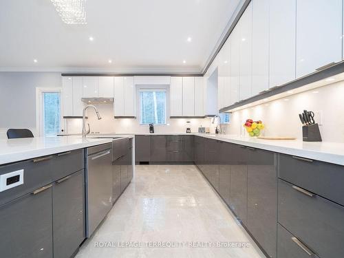 2-9411 Concession Rd, Uxbridge, ON - Indoor Photo Showing Kitchen With Upgraded Kitchen