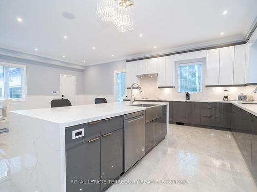 2-9411 Concession Rd, Uxbridge, ON - Indoor Photo Showing Kitchen With Upgraded Kitchen