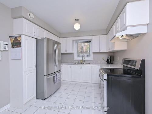 507 Blackstock Rd, Newmarket, ON - Indoor Photo Showing Kitchen