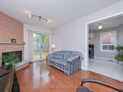 507 Blackstock Rd, Newmarket, ON - Indoor Photo Showing Living Room With Fireplace