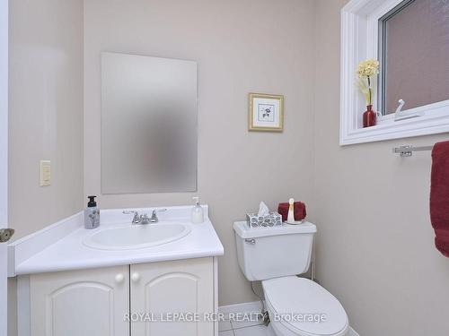 507 Blackstock Rd, Newmarket, ON - Indoor Photo Showing Bathroom