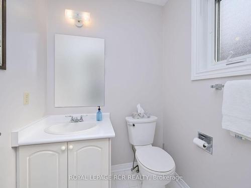 507 Blackstock Rd, Newmarket, ON - Indoor Photo Showing Bathroom