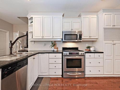 206 Corner Ridge Rd, Aurora, ON - Indoor Photo Showing Kitchen With Double Sink