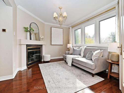 206 Corner Ridge Rd, Aurora, ON - Indoor Photo Showing Living Room With Fireplace