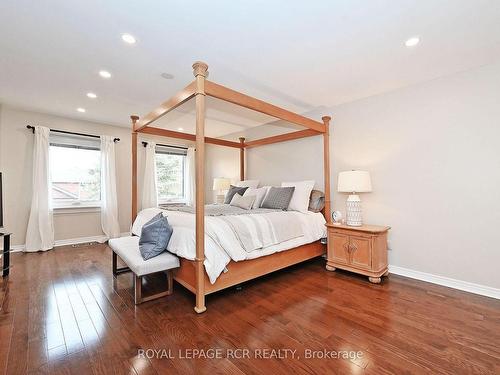 206 Corner Ridge Rd, Aurora, ON - Indoor Photo Showing Bedroom