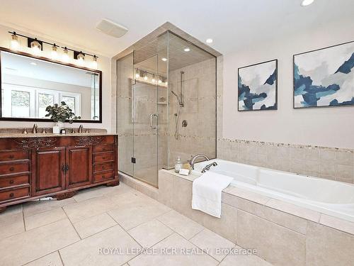 206 Corner Ridge Rd, Aurora, ON - Indoor Photo Showing Bathroom