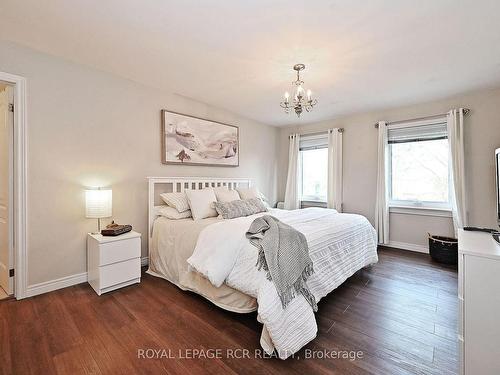 206 Corner Ridge Rd, Aurora, ON - Indoor Photo Showing Bedroom