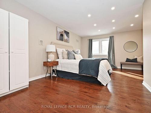 206 Corner Ridge Rd, Aurora, ON - Indoor Photo Showing Bedroom