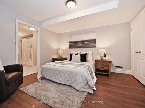 206 Corner Ridge Rd, Aurora, ON - Indoor Photo Showing Bedroom