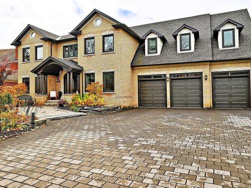 206 Corner Ridge Rd, Aurora, ON - Outdoor With Facade