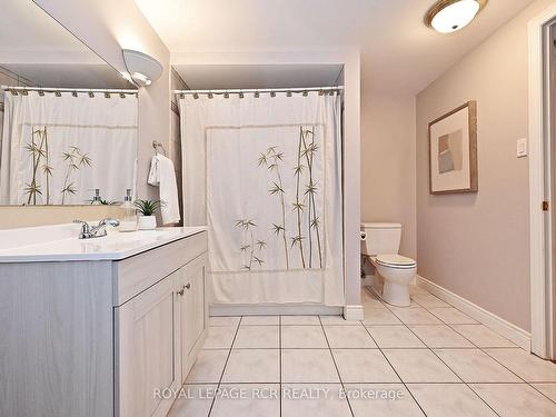 206 Corner Ridge Rd, Aurora, ON - Indoor Photo Showing Bathroom