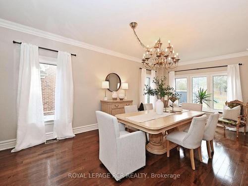 206 Corner Ridge Rd, Aurora, ON - Indoor Photo Showing Dining Room