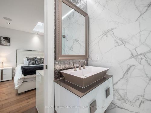 34 Weir St, Bradford West Gwillimbury, ON - Indoor Photo Showing Bathroom