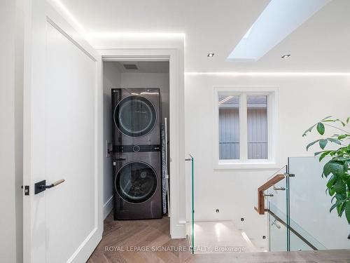 34 Weir St, Bradford West Gwillimbury, ON - Indoor Photo Showing Laundry Room