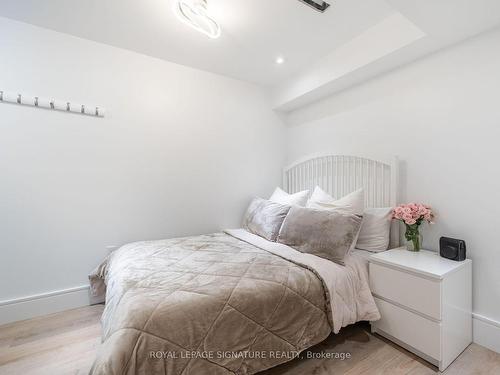 34 Weir St, Bradford West Gwillimbury, ON - Indoor Photo Showing Bedroom