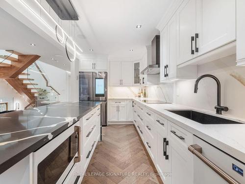 34 Weir St, Bradford West Gwillimbury, ON - Indoor Photo Showing Kitchen With Upgraded Kitchen