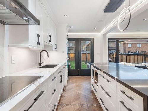 34 Weir St, Bradford West Gwillimbury, ON - Indoor Photo Showing Kitchen With Upgraded Kitchen