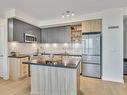 1602-4677 Glen Erin Dr, Mississauga, ON  - Indoor Photo Showing Kitchen With Upgraded Kitchen 