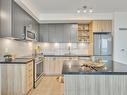 1602-4677 Glen Erin Dr, Mississauga, ON  - Indoor Photo Showing Kitchen With Upgraded Kitchen 