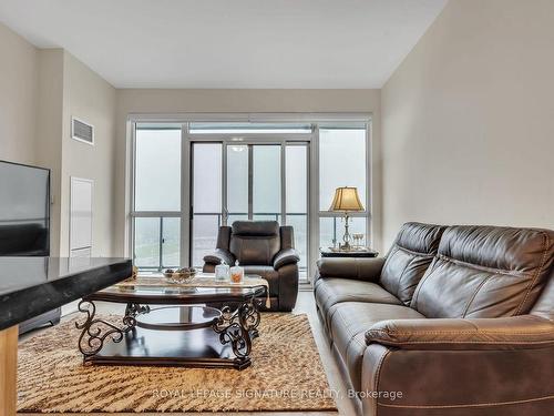 1602-4677 Glen Erin Dr, Mississauga, ON - Indoor Photo Showing Living Room