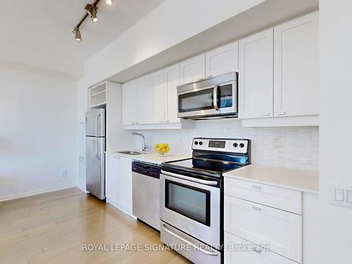 416-105 The Queens Way, Toronto, ON - Indoor Photo Showing Kitchen